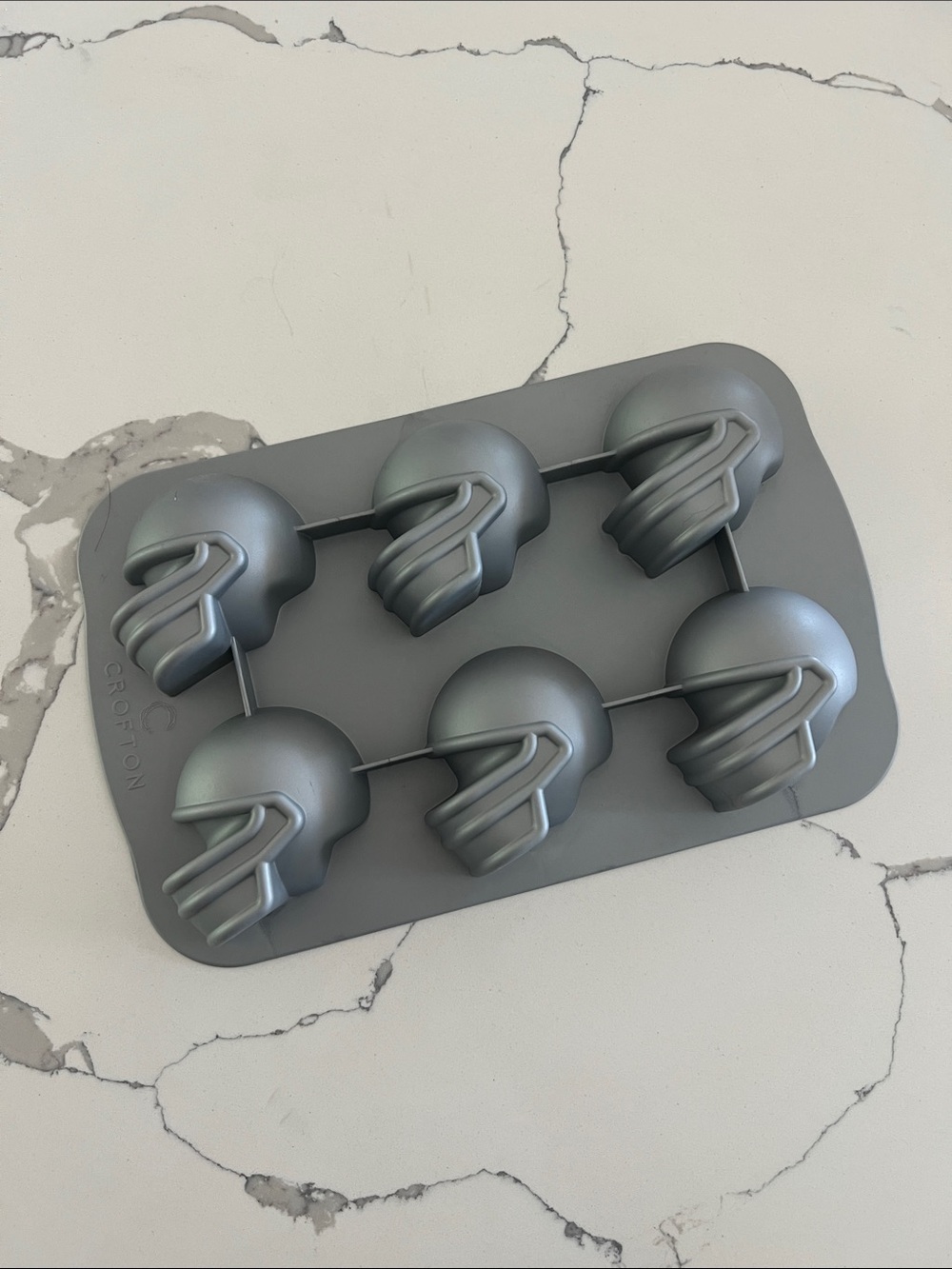 🏈 Crofton Silicone Mold Six (6) 
Football Helmet.